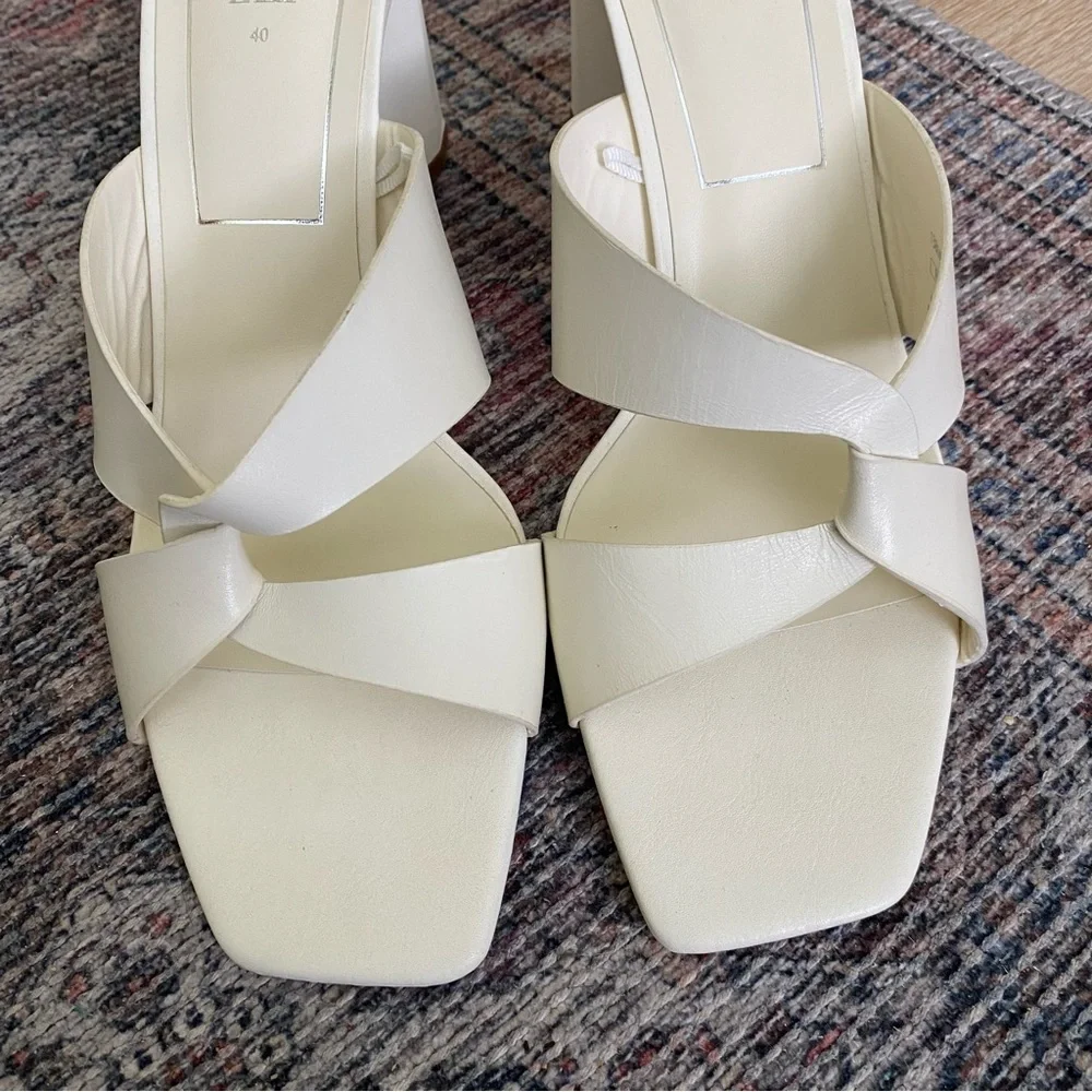 NWOT ZARA‎ Square Toe Twist Heels